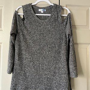 "Cold shoulder" gray long sleeve knit, V-neck